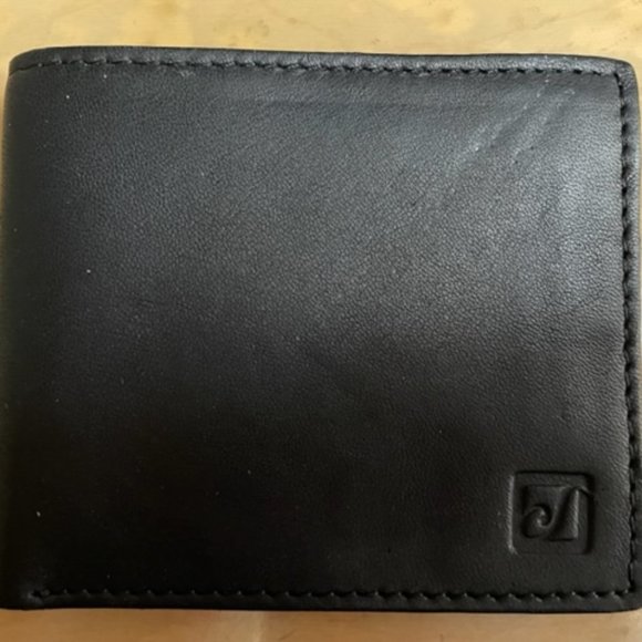Stone Mountain classic black leather bifold wallet - Picture 2 of 5